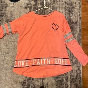 I’m not sure the size but it seems like an xl or large oversized